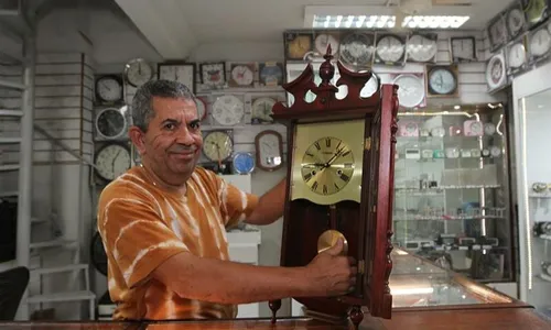 
          Imagem ilustrativa da imagem Vem pro Centro: Relojoarias resistem ao tempo
          