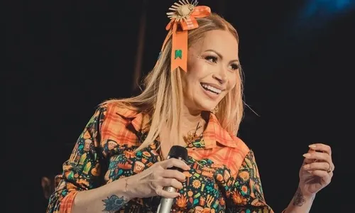 
          Imagem ilustrativa da imagem Vício em cigarro eletrônico causou lesões nas cordas vocais de Solange Almeida
          