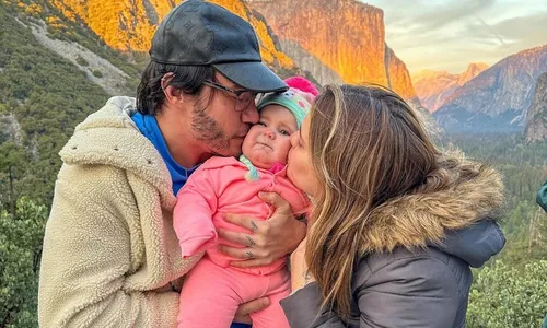 
          Imagem ilustrativa da imagem Viih Tube e Eliezer dizem que ataques à filha começaram quando ela tinha 3 meses
          