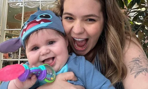 
          Imagem ilustrativa da imagem Viih Tube e Eliezer mostram 1ª viagem da filha Lua à Disney
          