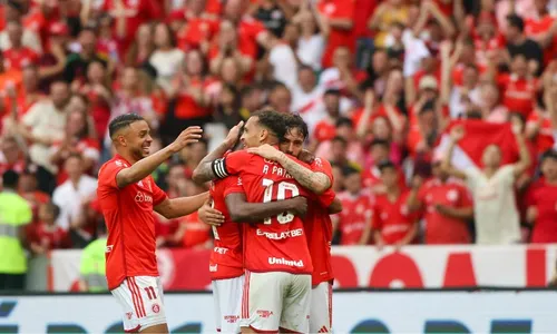 
          Imagem ilustrativa da imagem Virou passeio: Inter goleia Santos por 7 a 1 no Beira Rio
          