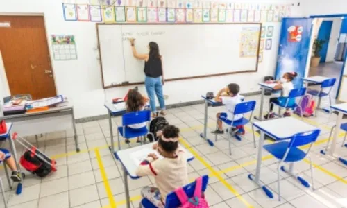 
          Imagem ilustrativa da imagem Vitória vai pagar bônus de até um salário e meio a professores neste mês
          