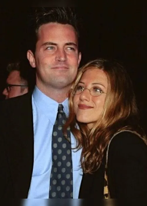 Imagem ilustrativa da imagem Amigos de Jennifer Aniston estão preocupados com a atriz após morte de Matthew