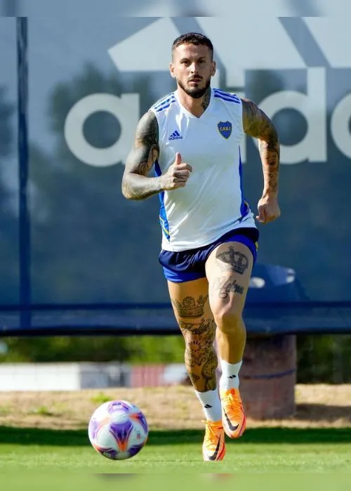 Imagem ilustrativa da imagem Benedetto treina e reforça o Boca Juniors na decisão da Libertadores diante do Flu