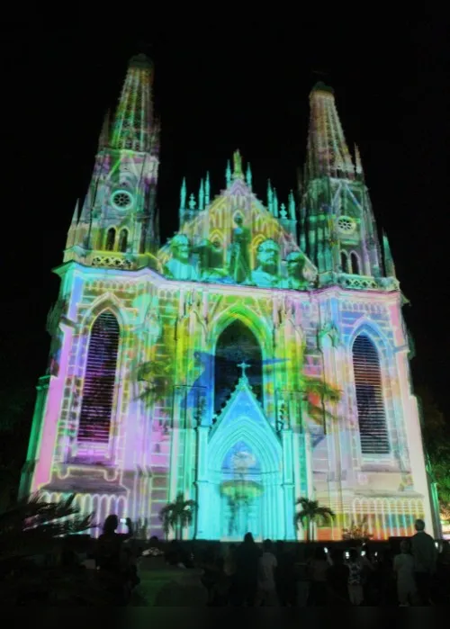 Imagem ilustrativa da imagem Catedral de Vitória vira point para fotos com iluminação
