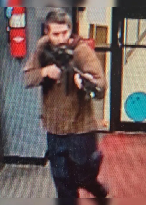 Imagem ilustrativa da imagem Centenas de policiais procuram atirador que matou ao menos 22 nos EUA