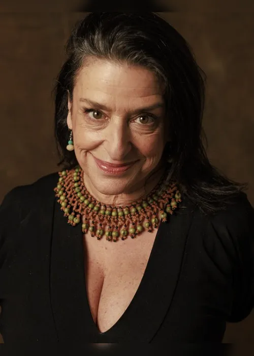 Imagem ilustrativa da imagem Dercy Gonçalves por Grace Gianoukas: Mulheres revolucionárias do palco