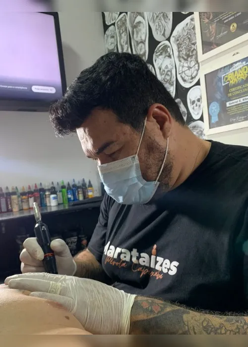 Imagem ilustrativa da imagem ES: tatuagem 3D de graça em mulheres que retiraram a mama