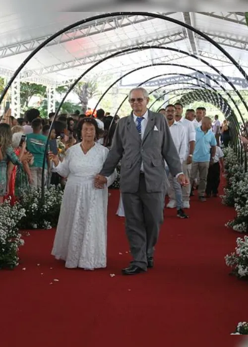 Imagem ilustrativa da imagem Emoção em casamento coletivo na Serra