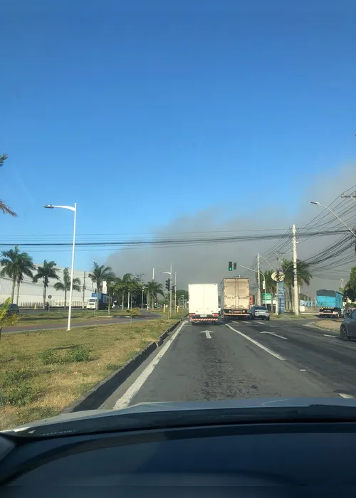 Imagem ilustrativa da imagem Focos de incêndio espalham fumaça e fuligem na Grande Vitória