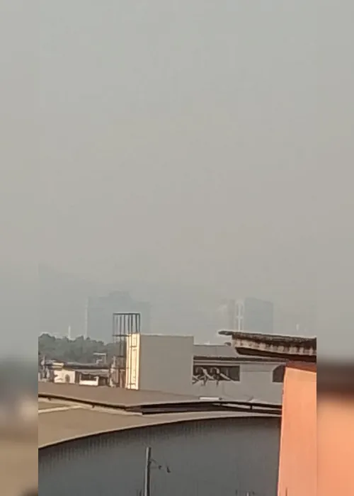 Imagem ilustrativa da imagem Focos de incêndio espalham fumaça e fuligem na Grande Vitória