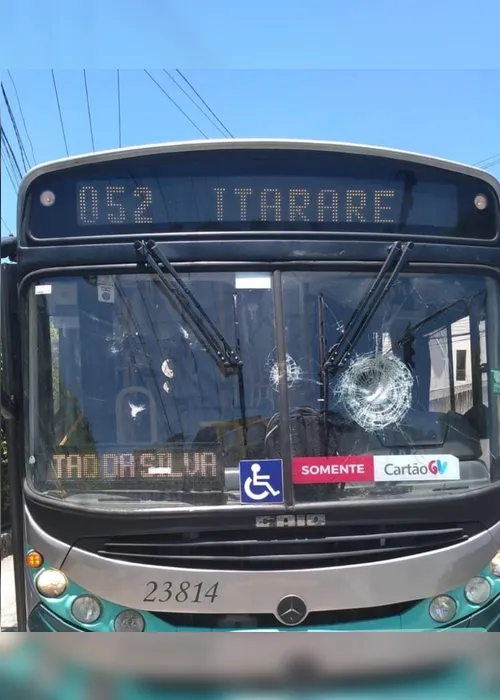 Imagem ilustrativa da imagem Ônibus do Transcol é apedrejado por criminosos em Vitória