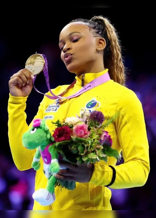 Imagem ilustrativa da imagem Rebeca Andrade ganha premiação em dinheiro por medalhas no Mundial