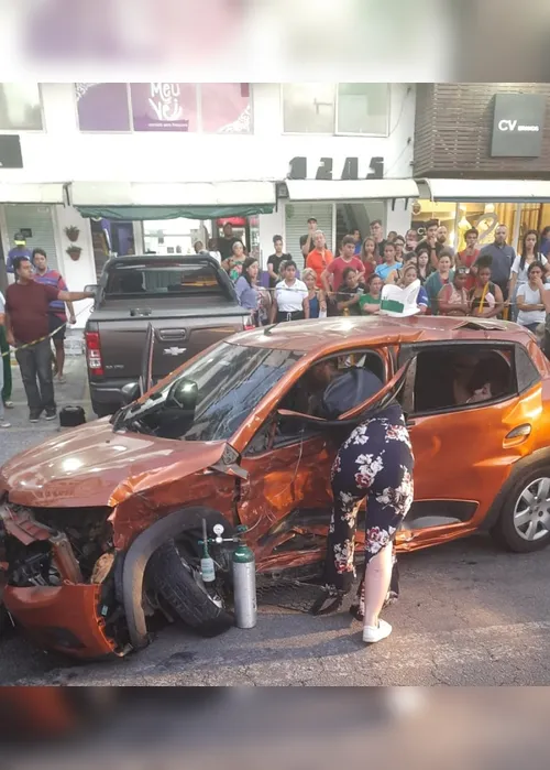 Imagem ilustrativa da imagem Violento acidente em Boa Viagem deixa uma mulher morta e mais cinco feridos