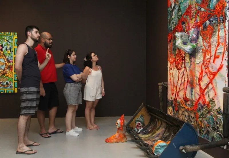 Os visitantes do Palácio Anchieta, no centro de Vitória, terão a oportunidade de embarcar em uma exposição inédita de arte contemporânea.