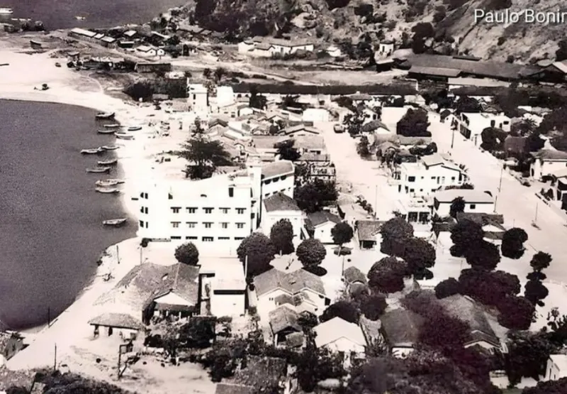 Vila de pescadores da Praia do Suá, em Vitória, fotografada na década de 1960