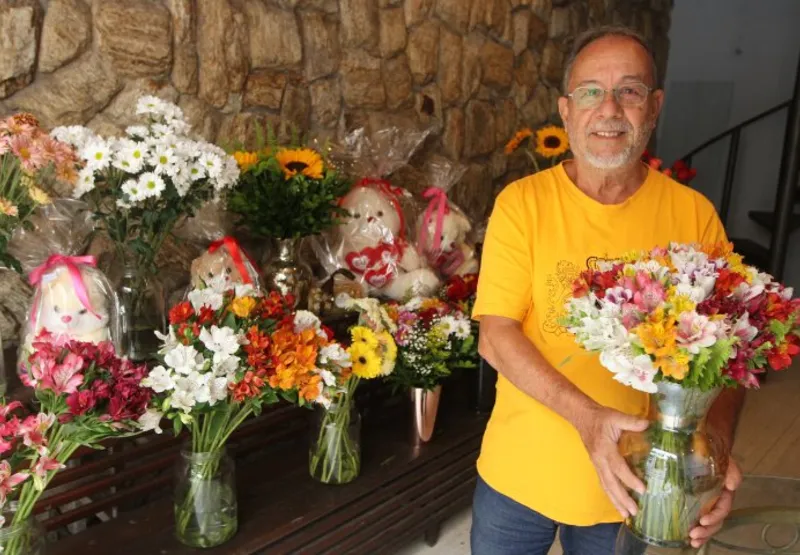 Siqueira Gonçalves Correa fundou seu estabelecimento há 45 anos no Centro. A primavera é a época em que as noivas mais procuram o local
