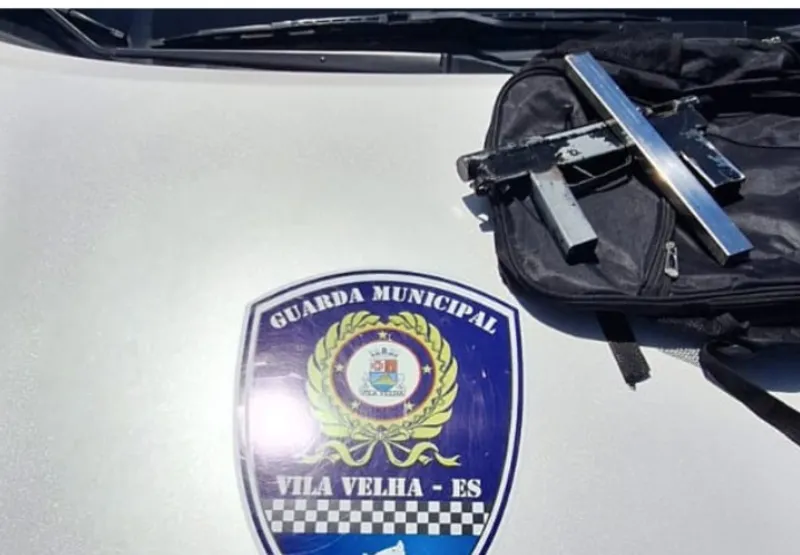 Os suspeitos foram encontrados com a arma na orla de Itapuã