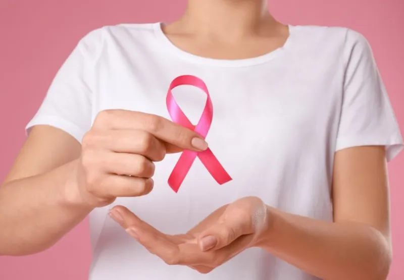 Outubro Rosa é o mês de conscientização, prevenção e combate ao câncer de mama. Prefeitura da Serra promove ações para fomentar a iniciativa