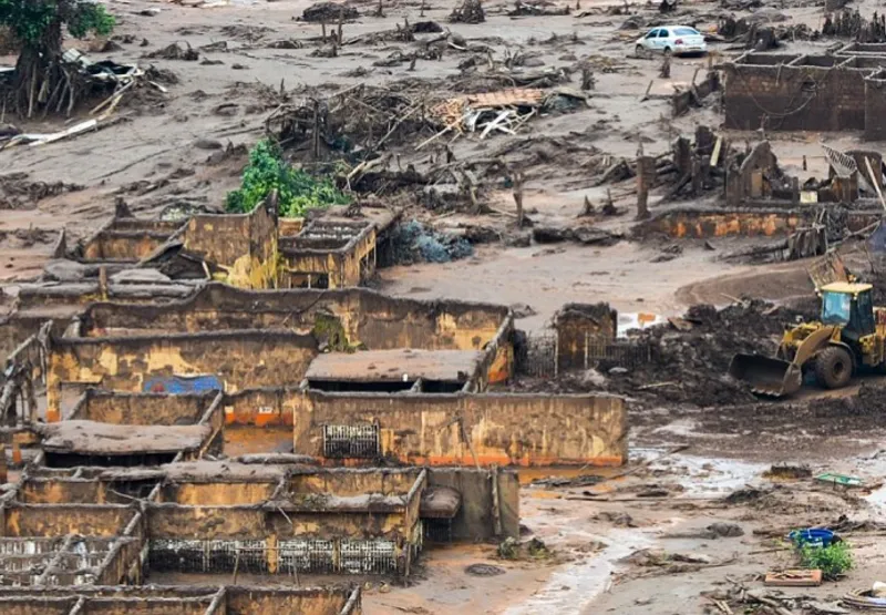 Rompimento da barragem em Mariana, Minas Gerais, deixou 19 mortos