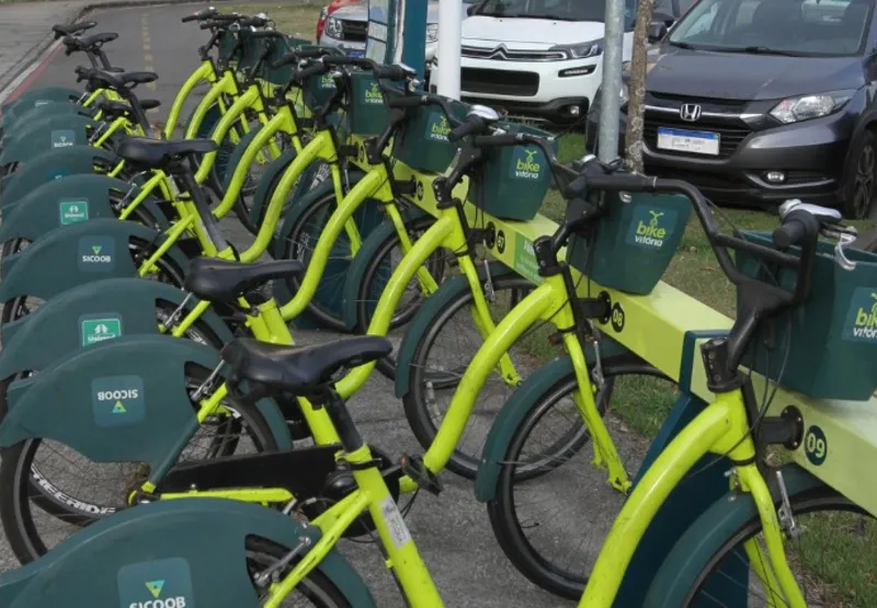 Estação de bicicletas na Praça do Papa, em Vitória: 260 bikes na capital