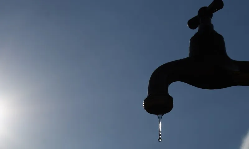 Imagem ilustrativa da imagem Abastecimento de água é interrompido em 133 bairros do ES. Veja lista