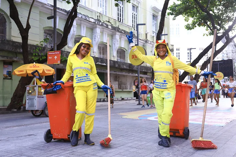 Imagem ilustrativa da imagem Carnaval oficial do Recife chega ao fim com milhares no Marco Zero até o amanhecer