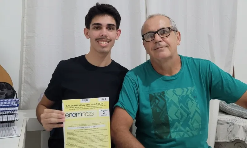 Imagem ilustrativa da imagem Dois estudantes no ES tiram nota 1.000 no Enem