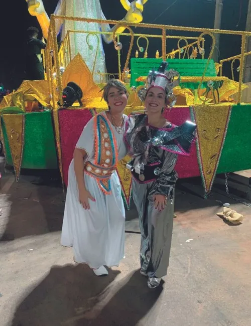 Imagem ilustrativa da imagem Enfermeira e médica deixam desfile das escolas de samba para fazer parto