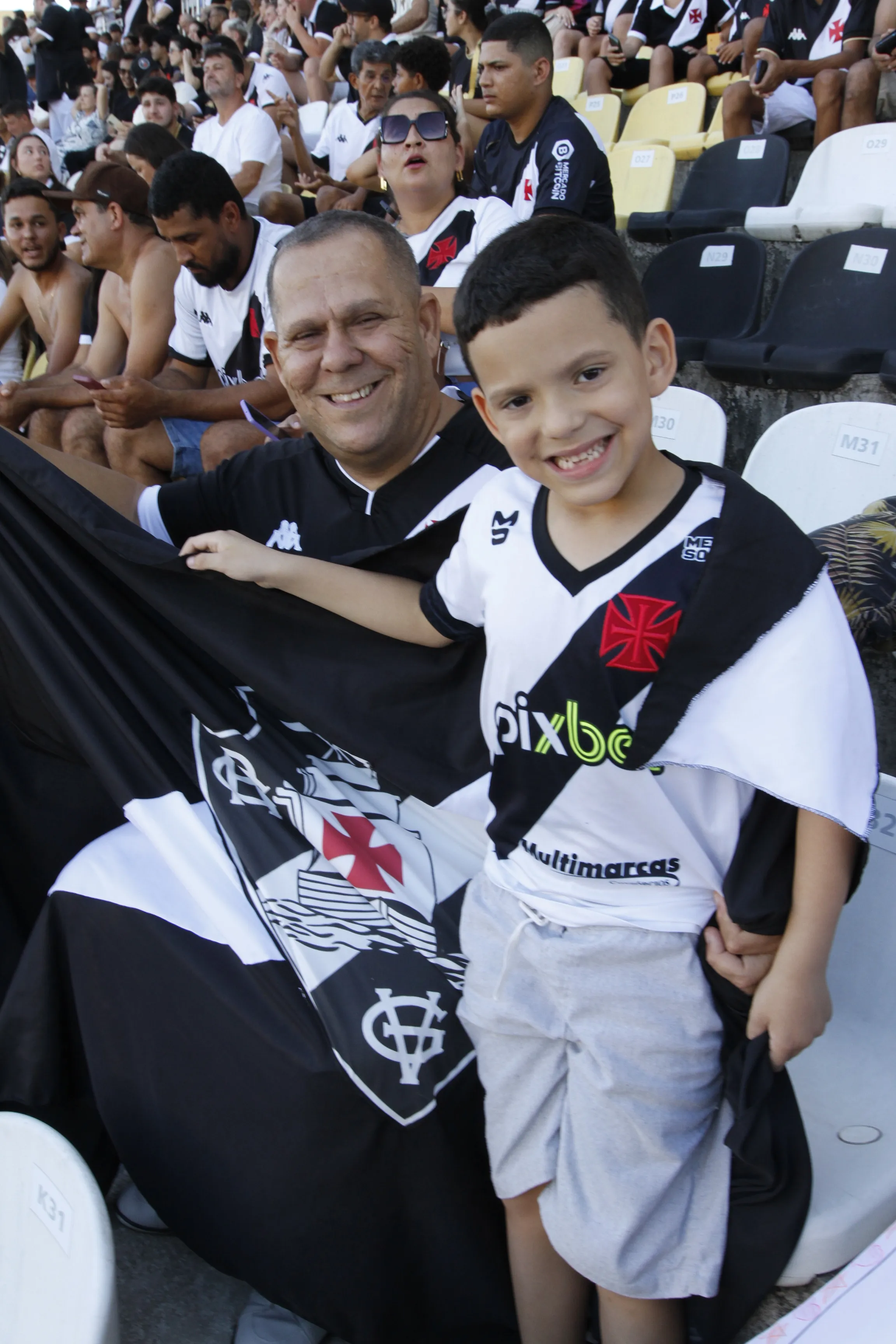 Imagem ilustrativa da imagem Famílias capixabas aproveitam chance e assistem vitória do Vasco no ES