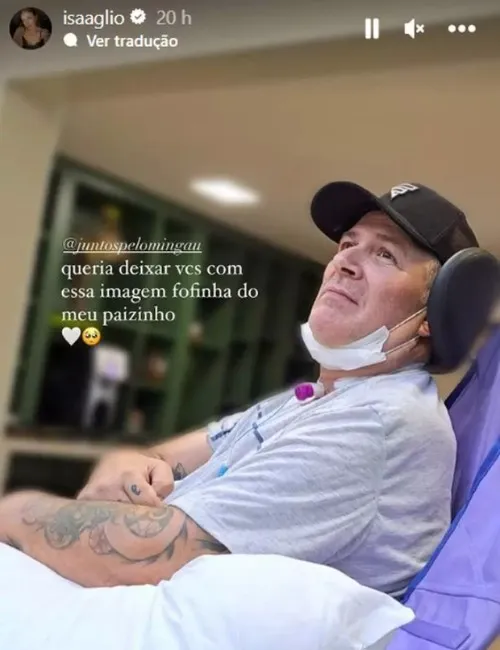 Imagem ilustrativa da imagem Filha de Mingau compartilha foto do baixista em recuperação após deixar o hospital