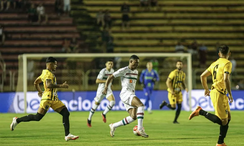 Imagem ilustrativa da imagem Fluminense abre busca do tricampeonato carioca cedendo empate no fim