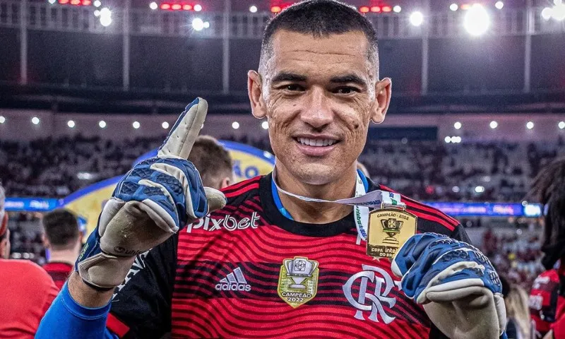Imagem ilustrativa da imagem Goleiro Santos se despede do Flamengo e é confirmado como reforço do Fortaleza
