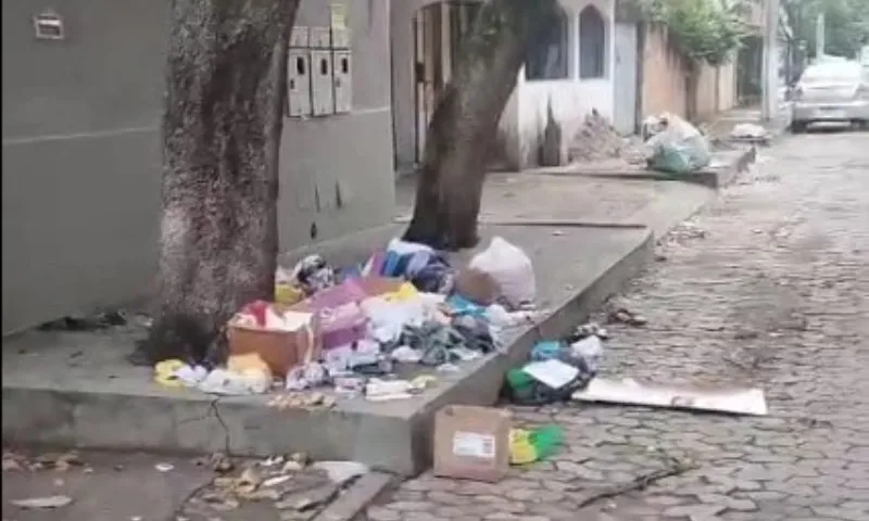 Imagem ilustrativa da imagem Greve dos garis: ruas da Grande Vitória amanhecem com lixo acumulado