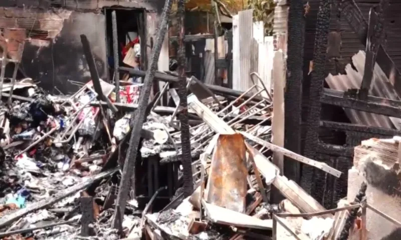 Imagem ilustrativa da imagem Incêndio destrói casa e deixa três cães mortos na Serra