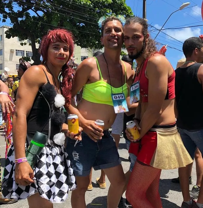 Imagem ilustrativa da imagem Irreverência toma conta do desfile das Virgens do Bairro Novo, em Olinda