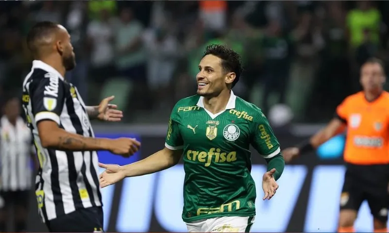 Imagem ilustrativa da imagem Palmeiras ganha 1º clássico no Paulistão ao bater o Santos por 2 a 1