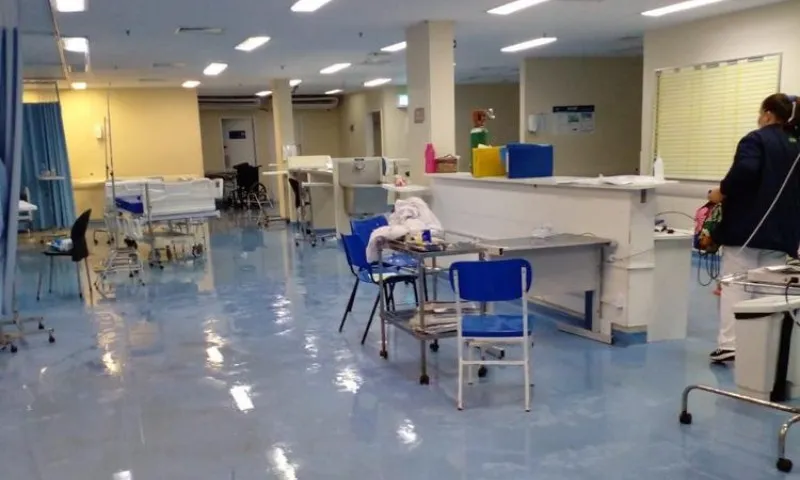 Imagem ilustrativa da imagem Parte de teto de hospital desaba durante temporal no Rio de Janeiro