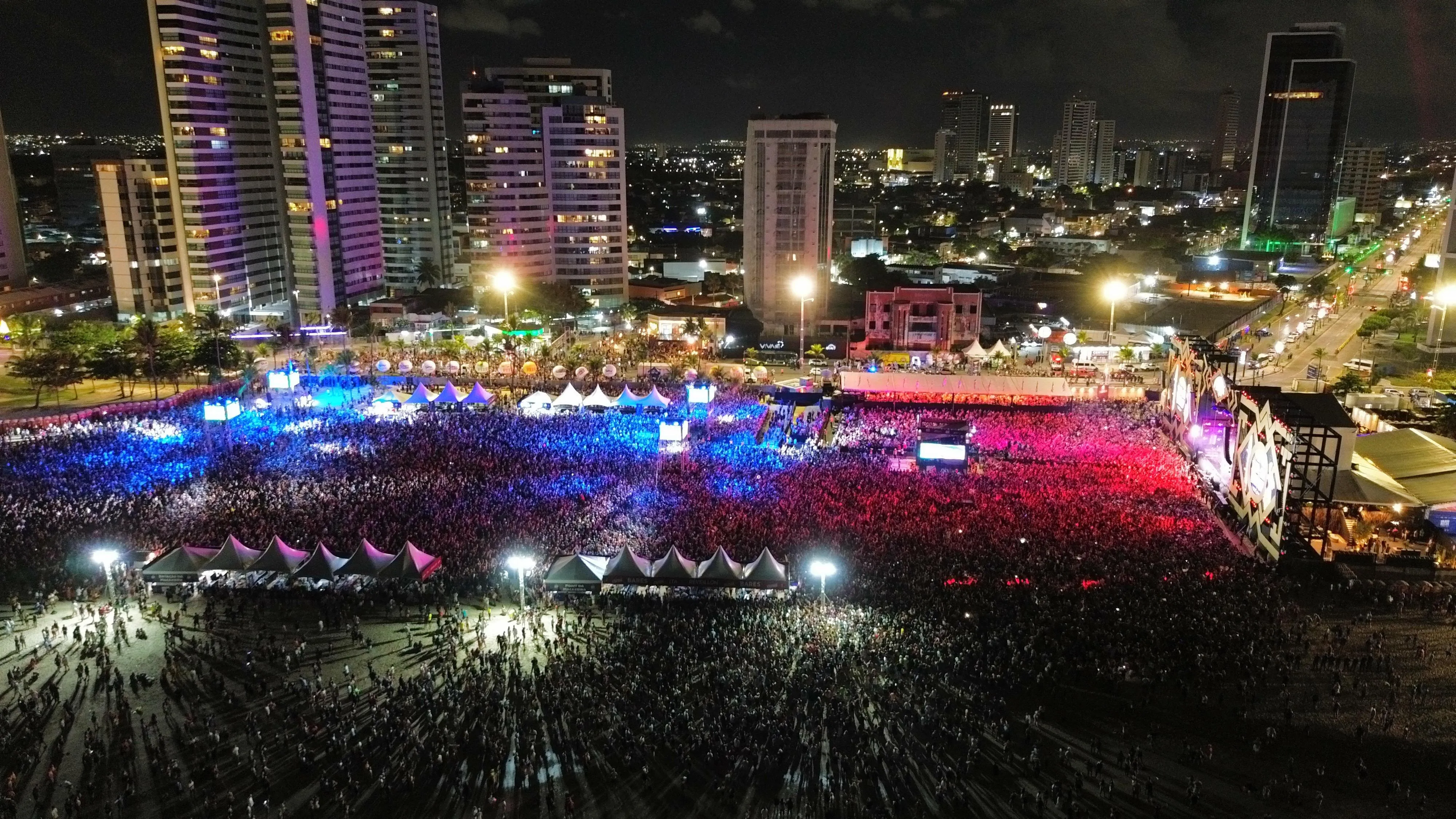Imagem ilustrativa da imagem REVEILLON RECIFE 2024 Segunda noite de festa leva multidão ao Pina
