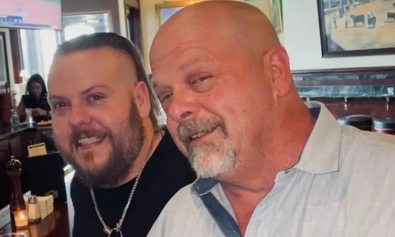 Imagem ilustrativa da imagem Rick Harrison, de "Trato Feito", lamenta morte do filho, Adam, aos 39 anos