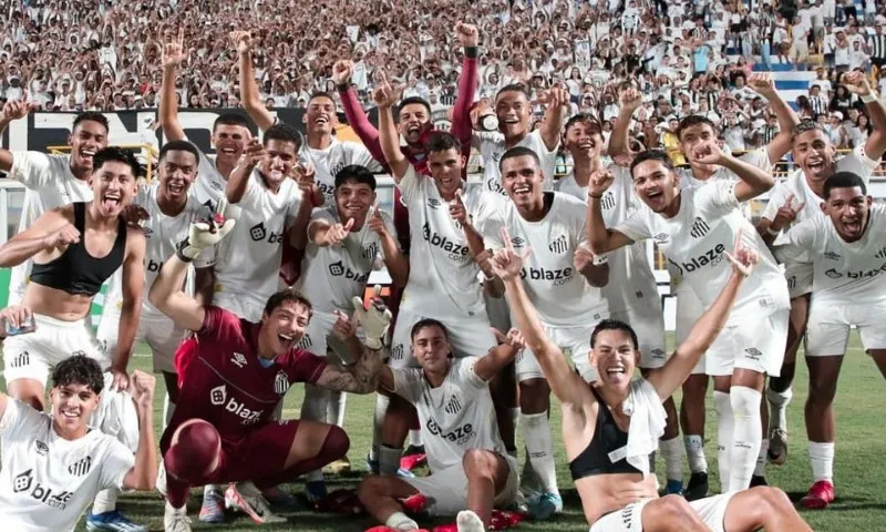 Imagem ilustrativa da imagem Santos aplica 7 a 0 no Nova Venécia e avança na Copinha