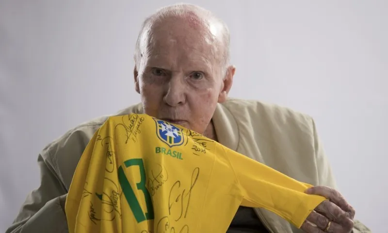 Imagem ilustrativa da imagem Velório de Zagallo acontece com presença de público e personalidades do esporte