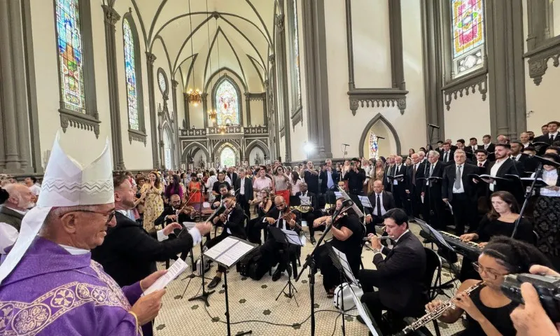 Imagem ilustrativa da imagem 150 anos da imigração: emoção em missa com coro de 100 vozes