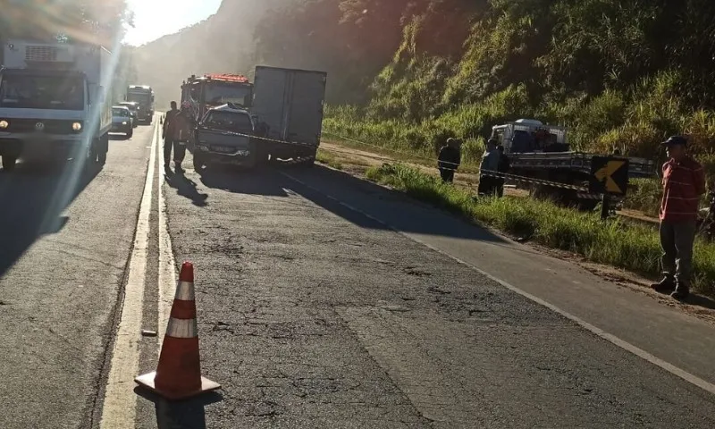 Imagem ilustrativa da imagem Acidente entre caminhonete e caminhão deixa uma pessoa morta na BR-262 no ES