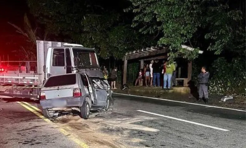 Imagem ilustrativa da imagem Acidente entre carro e caminhão deixa jovem morto em rodovia do ES