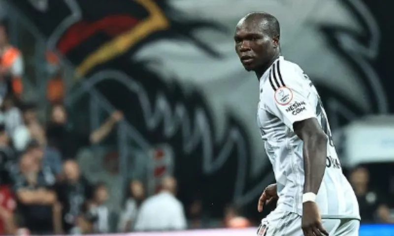 Imagem ilustrativa da imagem Alvo do Corinthians, Aboubakar já foi afastado por polêmica envolvendo implante