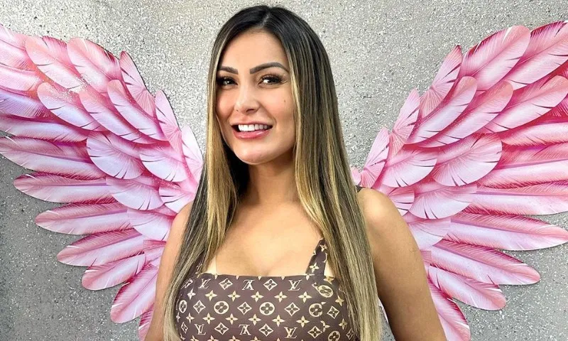 Imagem ilustrativa da imagem Andressa Urach cobre toda a barriga e pernas com novas tatuagens