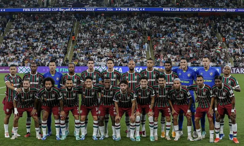 Imagem ilustrativa da imagem Apesar da goleada na final, Fluminense retorna do Mundial com apoio da torcida