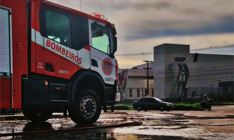 Imagem ilustrativa da imagem Após fim de relação, homem incendeia casa da família na véspera de Natal