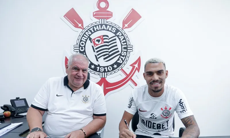 Imagem ilustrativa da imagem Após idas e vindas, Corinthians anuncia a contratação do lateral Matheuzinho